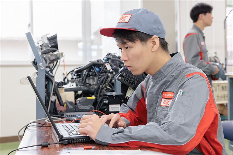 一級自動車整備科｜実習の様子1