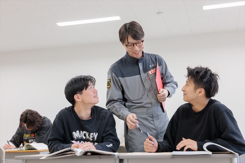 一級自動車整備科｜実習の様子3